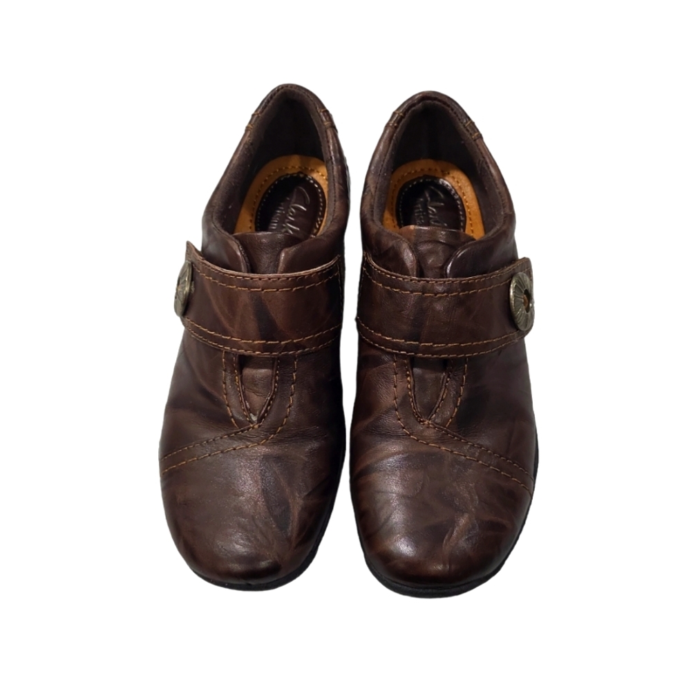 EUC Clarks Artisan Womens Loafers Shoes Brown Leather Button Comfort, 5M